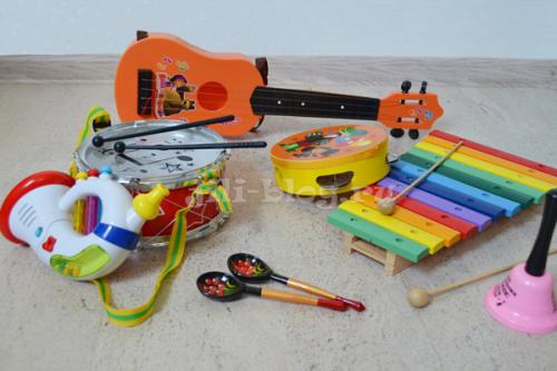 Подвижные игры для детей 2-3 лет под музыку.  Игра «Угадай, на чем играю»