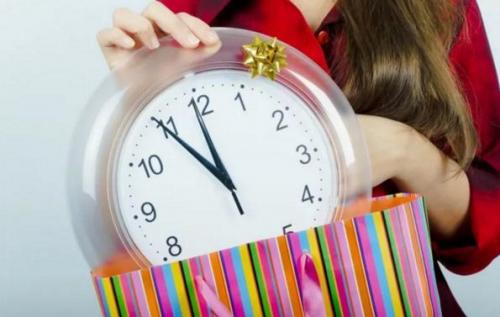 Что можно дарить учителю в 2025 году, чтобы он был доволен. Что подарить учителю на День учителя от всего класса?