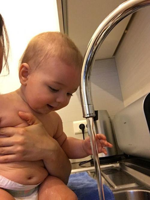 Чем занять ребенка до года. 25 идей, чем заняться с малышом до года