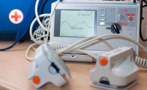 Особенности выбора дефибриллятора. На что обратить внимание при выборе дефибриллятора