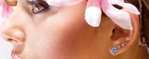 Можно ли спать на боку после прокола ушей. Как ухаживать за недавно проколотыми ушами