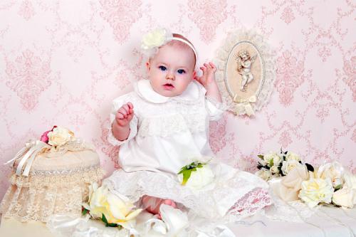 Что подарить родителям на крестины ребенка. Что подарить на крестины ребенку, взрослому и крестным родителям