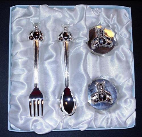 Что дарит крестная на крестины мальчика. Что дарят крестные на крестины?