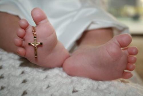 Что дарят на крестины гости. Что дарить на крестины