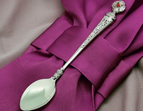 Что подарить родителям на крестины ребенка. Что подарить на крестины ребенку, взрослому и крестным родителям