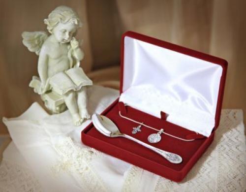 Что дарят на крестины. Что дарить на крестины