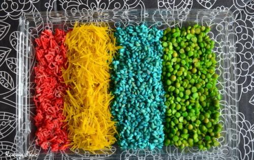 Как покрасить рис для сенсорной коробки. Как покрасить рис и другие крупы пищевыми красителями для детского творчества и сенсорных коробочек
