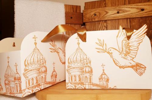 Что подарить крестным на крестины. Что подарить крестным родителям на крестины