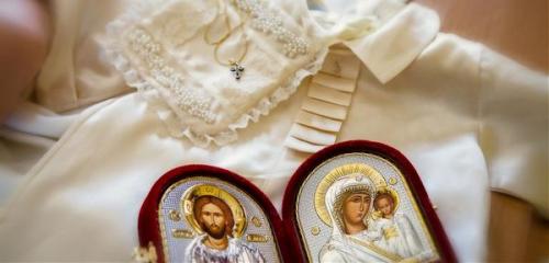 Что дарить крестным родителям на крестины. Традиционные подарки на крестины 07