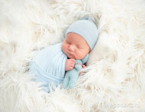 Что подарить внуку на крестины. Что должна дарить крестная мама: особенности выбора