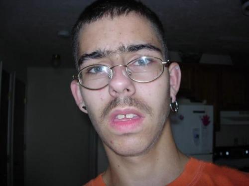 На каком ухе прокалывают вторую сережку девушки. Какое ухо прокалывать парням и девушкам