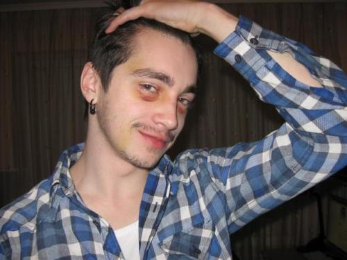 На каком ухе прокалывают вторую сережку девушки. Какое ухо прокалывать парням и девушкам