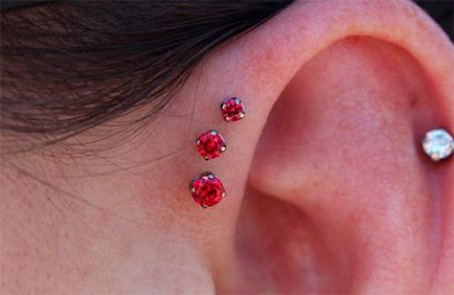 Когда можно снимать сережки после прокола пистолетом. Особенности прокола ушей пистолетом