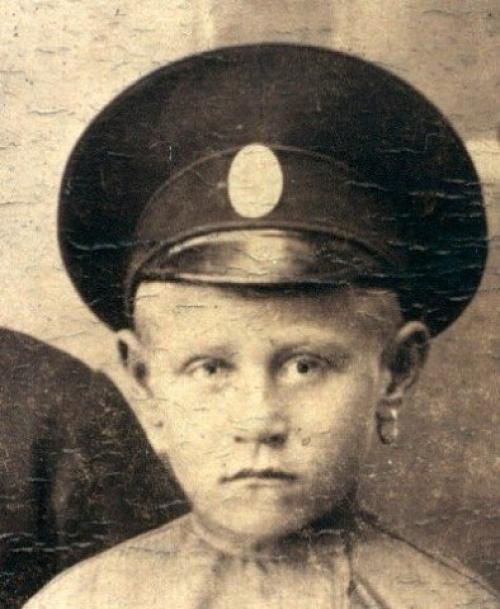 На каком ухе прокалывают вторую сережку девушки. Какое ухо прокалывать парням и девушкам