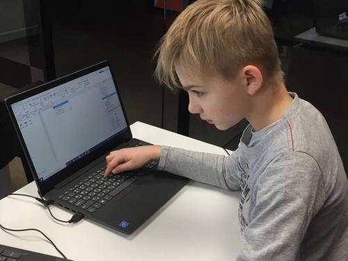 Чем занять ребёнка дома. 50 способов, как организовать досуг с детьми дома