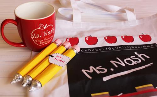 Подарок на день учителя своими руками из конфет. Подарок из конфет своими руками для учителя