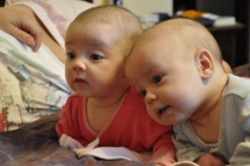 Как развлечь ребенка в 1 месяц. 25 идей, чем заняться с малышом до года