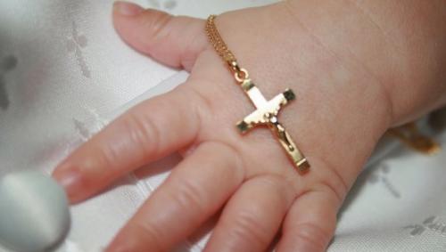 Что подарить на крестины девочке от крестной и крестного. Что должны подарить на Крещение крестные мама и папа? 06 Что подарить на крестины девочке от крестной и крестного. Что должны подарить на Крещение крестные мама и папа? 06