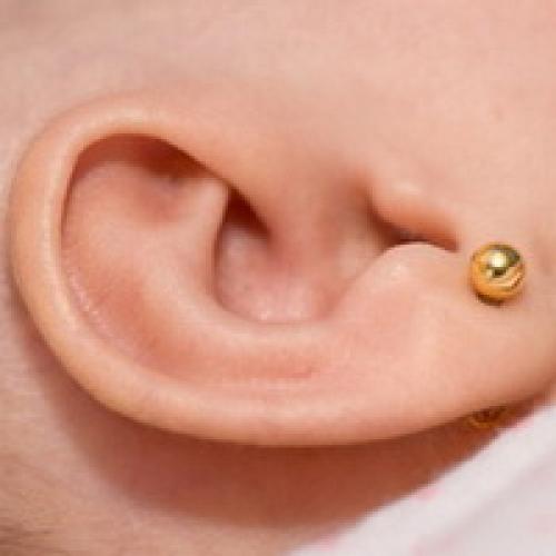 Сколько заживает прокол уха иглой.