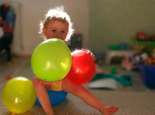 Чем занять ребенка в 1 5 - 2 года. Проводим время вместе с малышом возраста 1-2 года