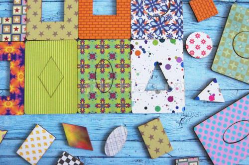 Чем занять ребенка от 1 до 5 лет.  Играть с рамками-вкладышами без дублирующих картинок