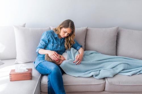 Чем сбить температуру ребенку быстро. При какой температуре давать жаропонижающее ребенку? 01