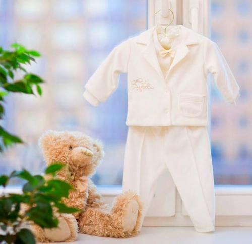 Что обычно дарят на крестины мальчику и девочке. Что дарят крестные на крестины