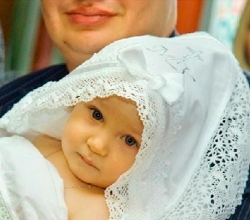 Что обычно дарят на крестины мальчику и девочке. Что дарят крестные на крестины