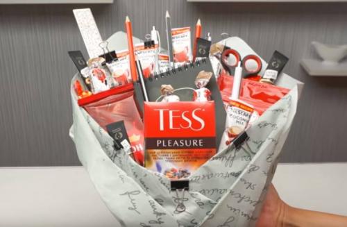 Что подарить жене на день учителя. День учителя 2022: лучшие идеи оригинальных подарков