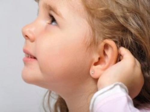Гноятся уши после прокола у ребенка. О детском пирсинге