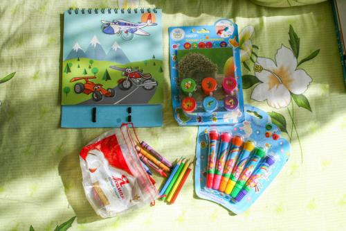 Какие игры можно играть с ребенком 3-4 лет во время поездки или путешествия. Развлечения в дорогу. Мальчик 3 года.