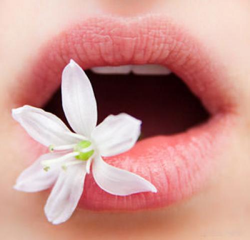 Как сохранить пигментацию губ после 50